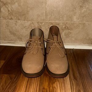 Men's Tan Lace-Up Shoes